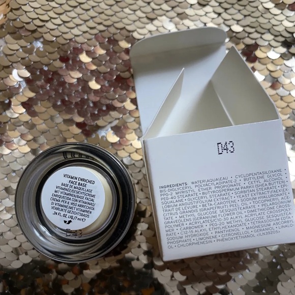 Bobbi Brown Vitamin Enriched face Base Primer Moisturizer Travel new - Picture 2 of 3